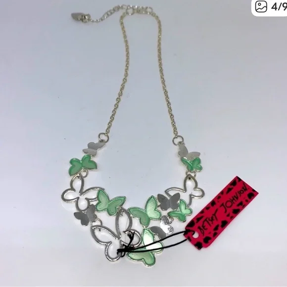 Betsey Johnson necklace - Picture 1 of 1